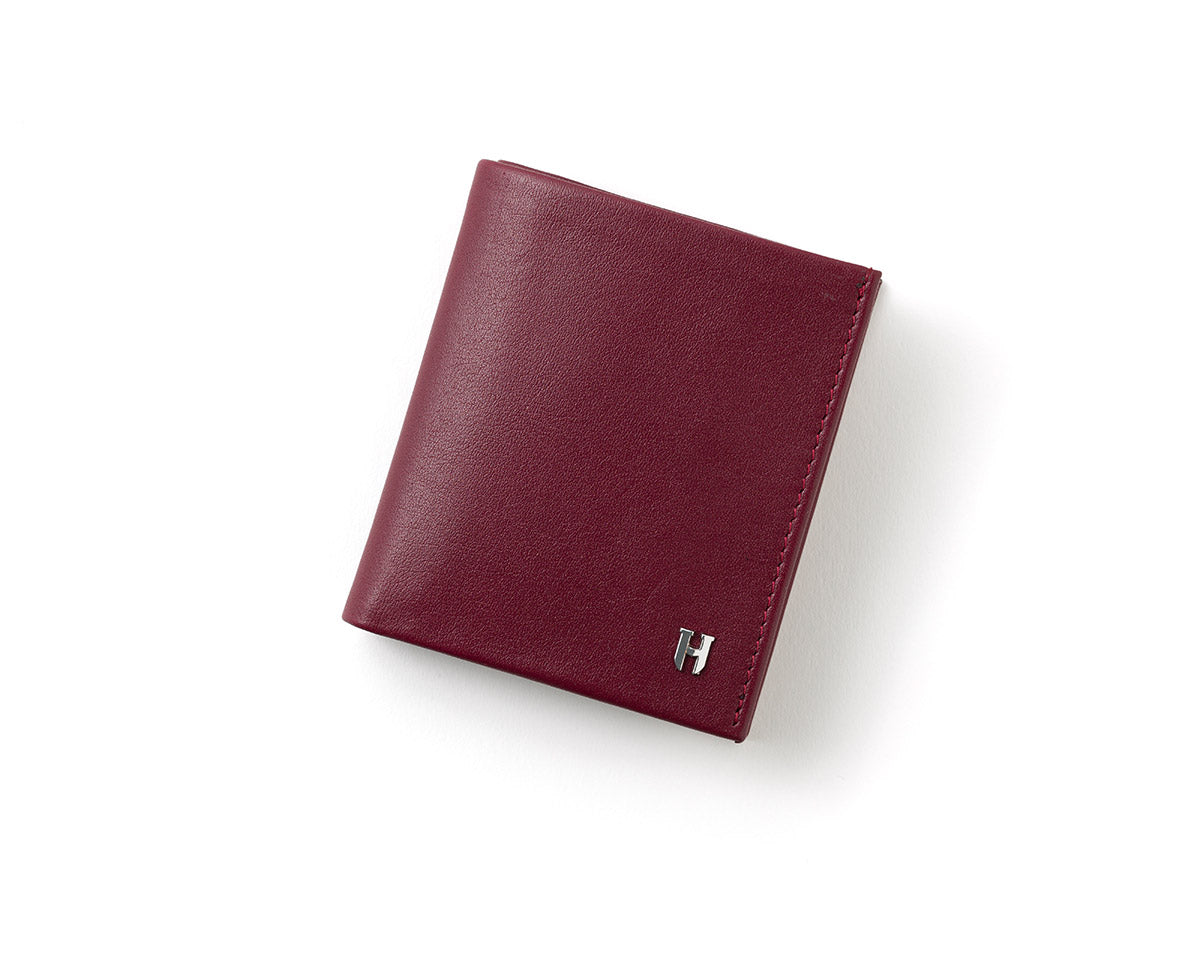 Asil Axel erkek cüzdan, el yapımı deri detaylarıyla sade ve etkileyici bir görünüm sunar.