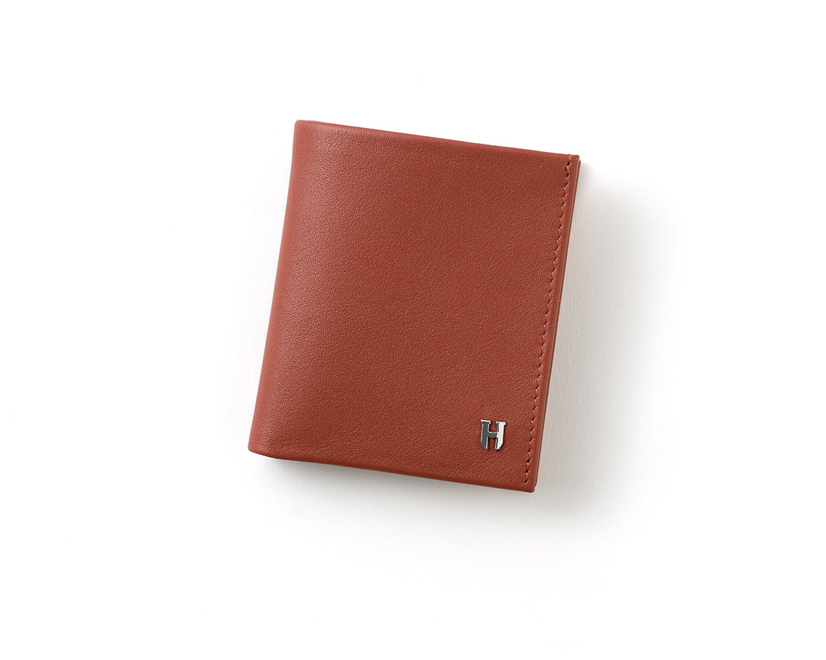 Axel lüks erkek cüzdan, hakiki deri ve ince formuyla zarif bir seçenektir.