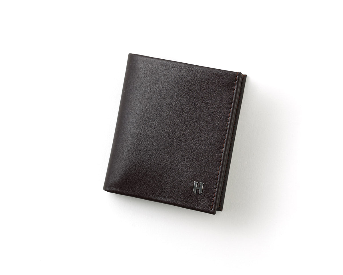 Helmbrook lüks Axel erkek cüzdan, gerçek deri ile prestijli bir stil sunar.