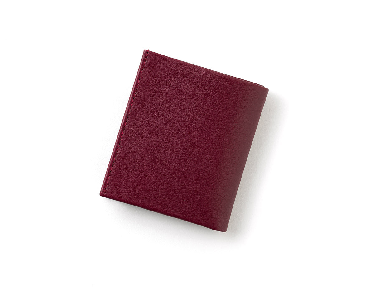 Pratik Axel Helmbrook erkek cüzdan, ince deri tasarımıyla modern kullanım sunar.