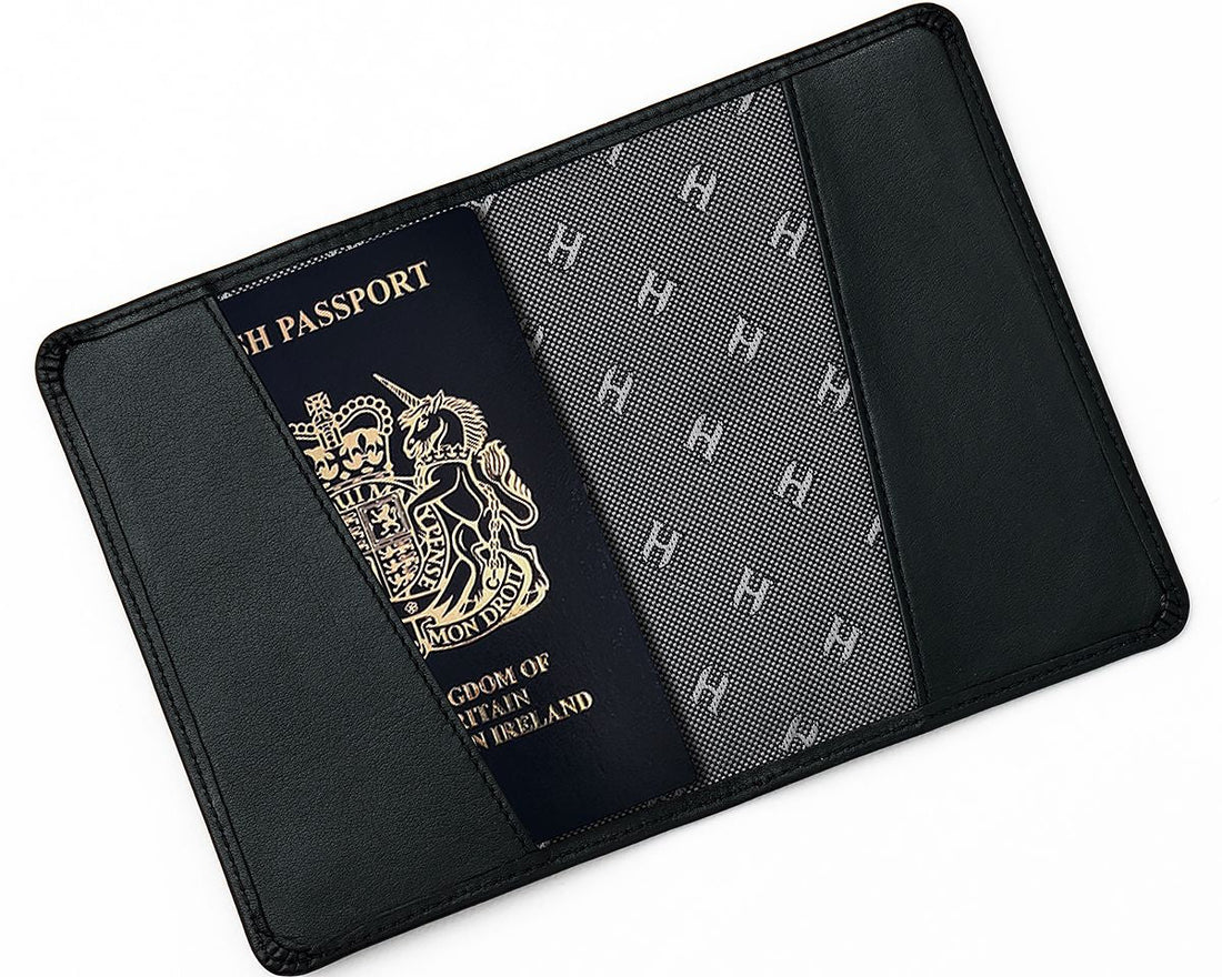 El işi dayanıklı RFID korumalı pasaport kılıfı, güvenilir koruma sağlar.