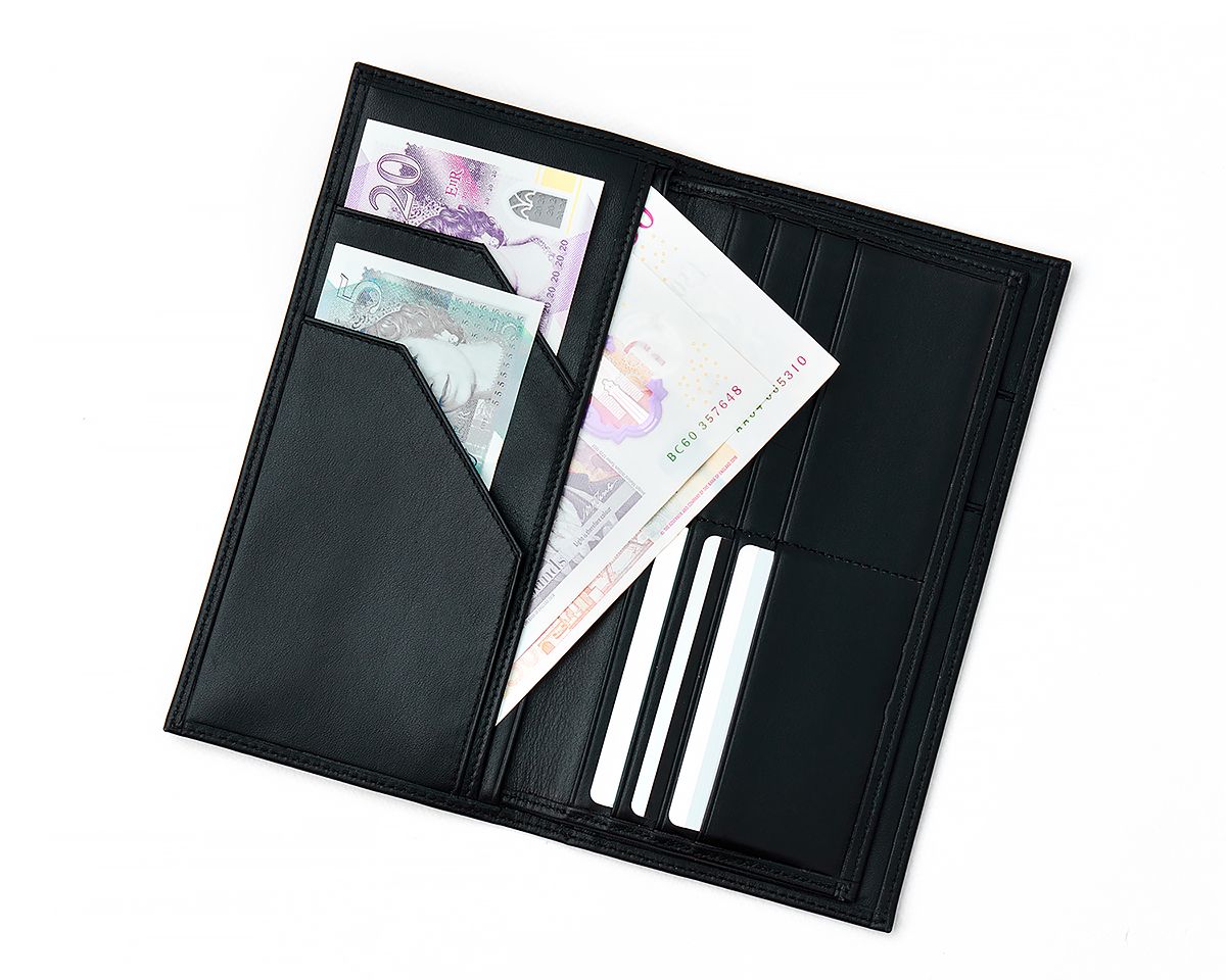 Güvenilir el yapımı deri RFID korumalı erkek seyahat cüzdanı, şıklık ve güvenlik sunar.