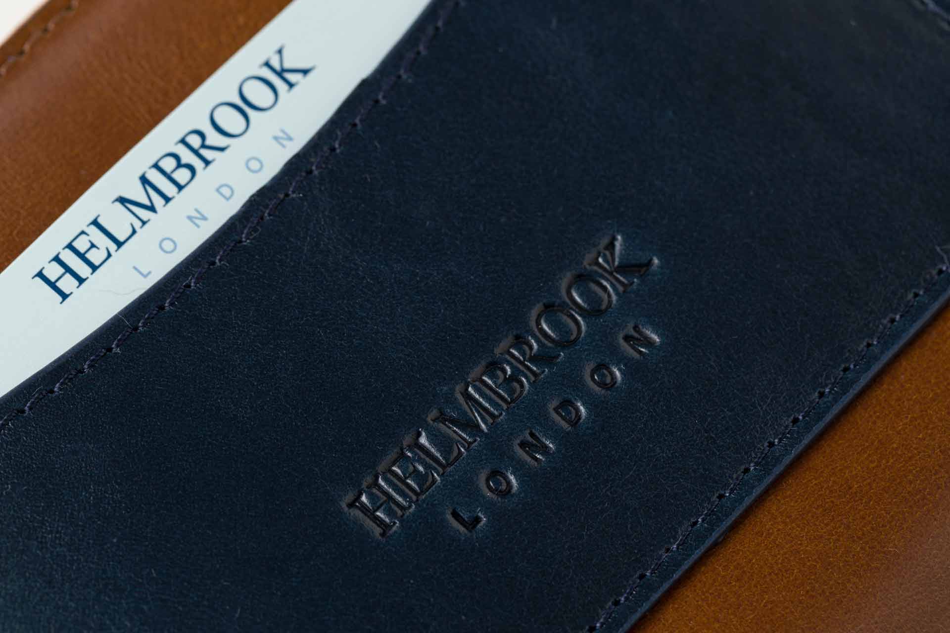 Lüks deri, RFID korumalı fermuarlı kadın cüzdanı, şıklığı ve güvenliği bir arada sunar.