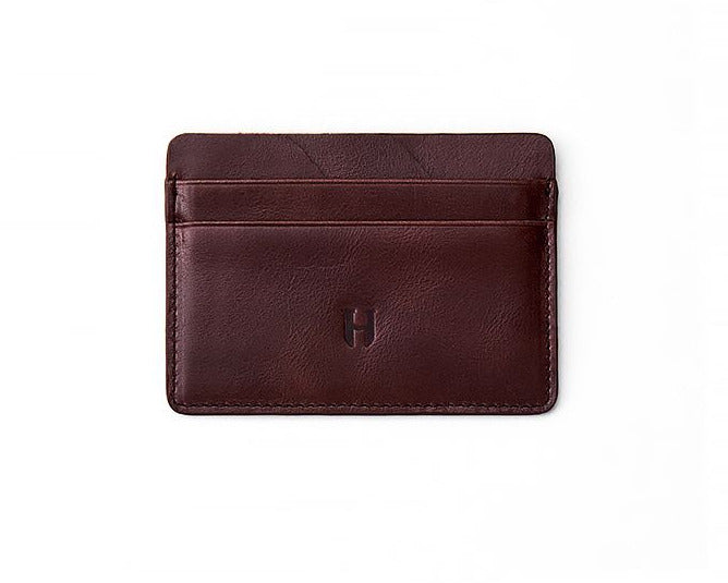 Kaliteli Helmbrook el yapımı kartlık, RFID koruması ile kartlarınızı güvenle taşır.