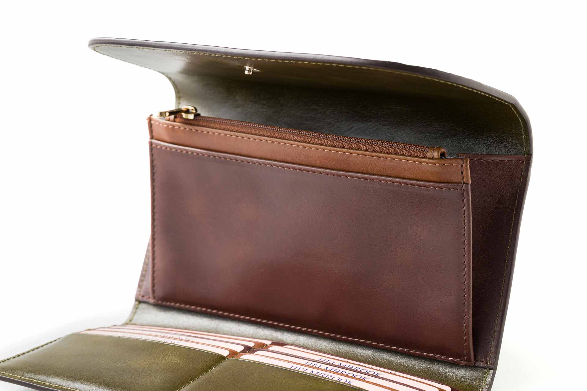 Kullanışlı ve lüks kadın fermuarlı RFID korumalı deri cüzdan, pratik ve güvenli.