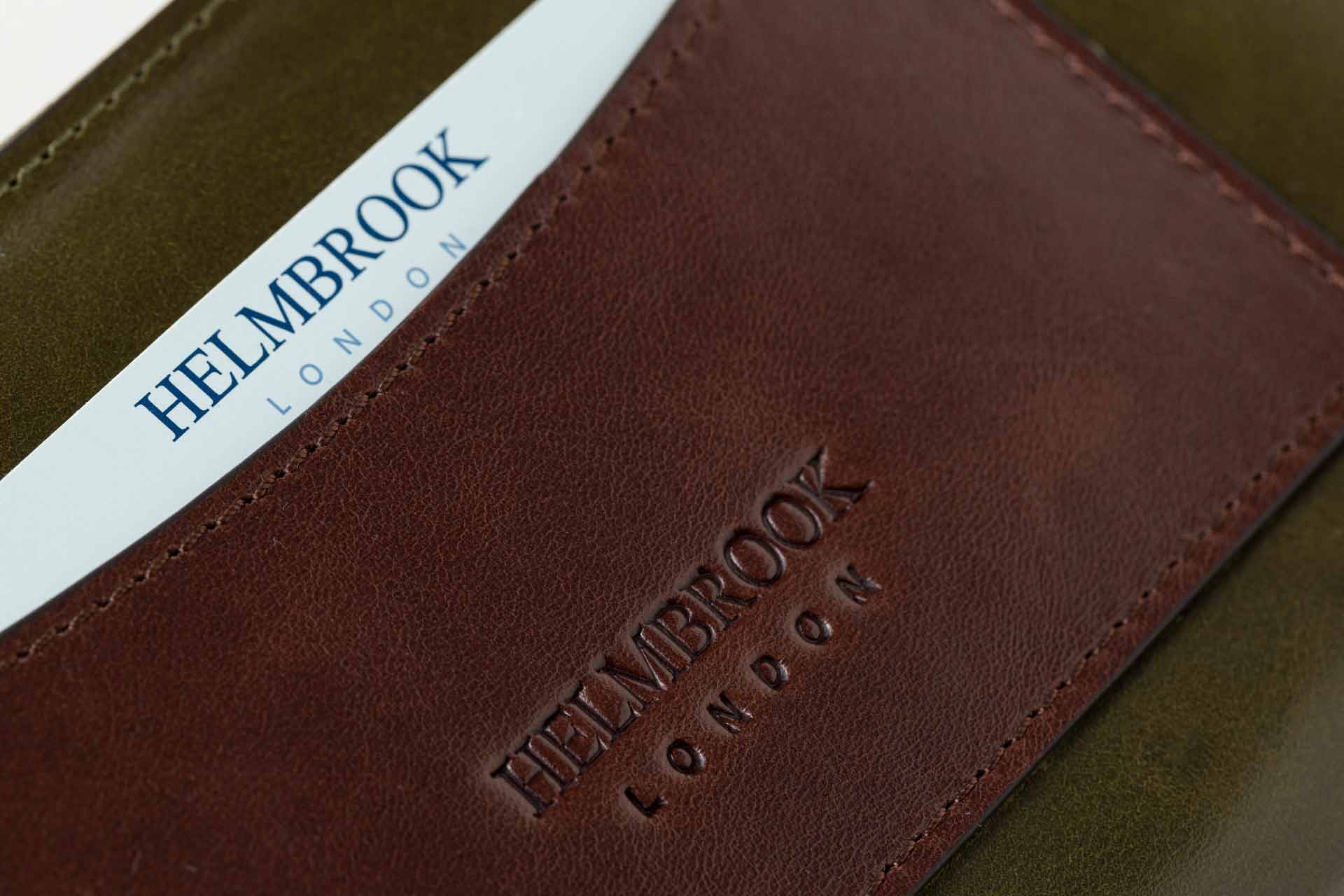 RFID korumalı el yapımı deri, fermuarlı kadın cüzdanı, şıklığı ve güvenliği sunuyor.