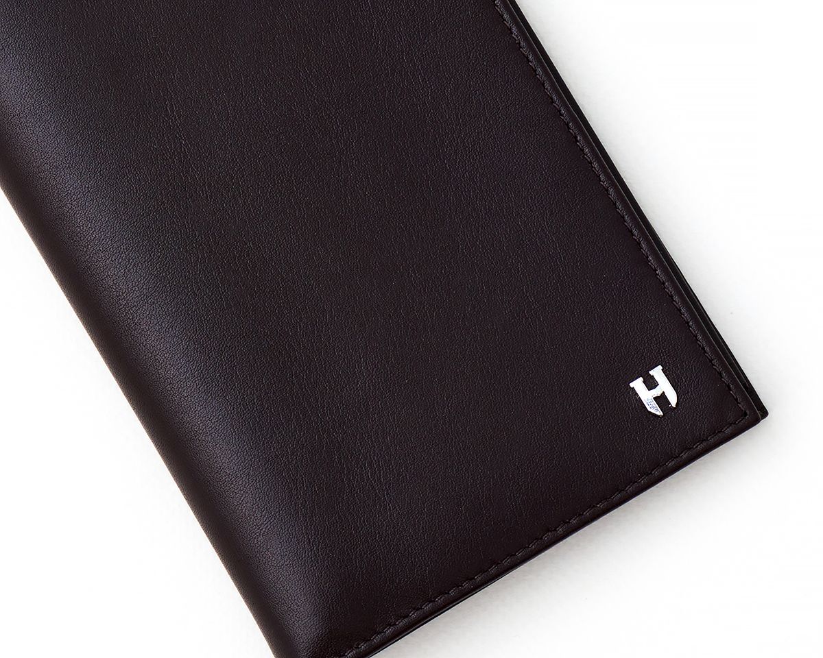 Tripp el yapımı hakiki deri erkek seyahat cüzdanı, benzersiz tasarımı ve güvenliği ile öne çıkar.