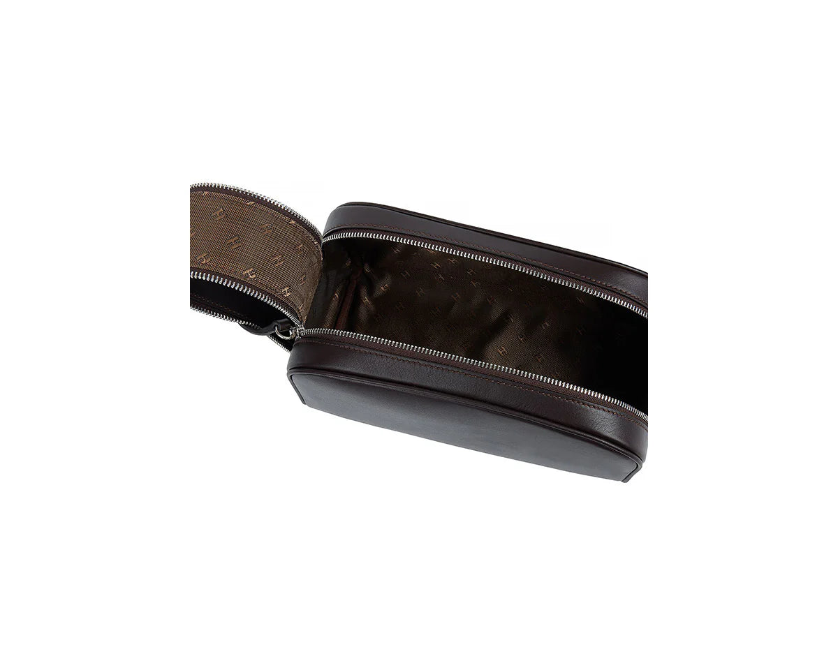 Winfred el yapımı deri makyaj çantası, kaliteli ve şık.