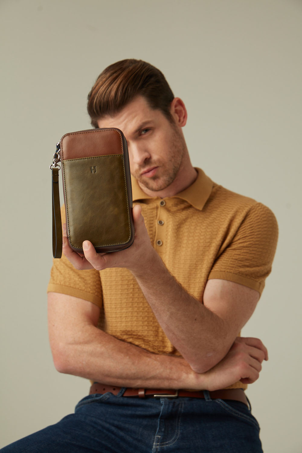 Carlyle Fermuarlı Deri Çanta – Ön Cepli, Bileklikli