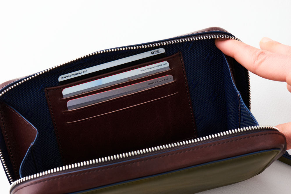 Carlyle Fermuarlı Deri Çanta – Ön Cepli, Bileklikli