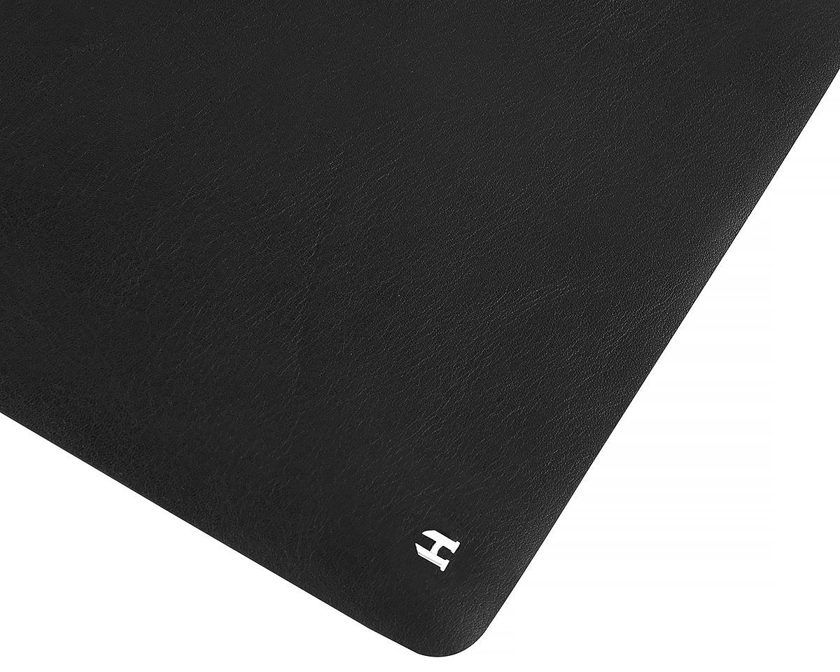 Ade el yapımı deri masa altlığı, günlük yaşamda lüks dokunuşlar için harika bir seçenek.