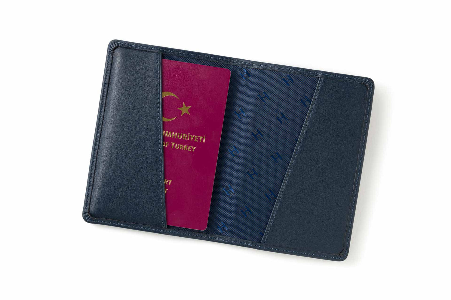 Dayanıklı ve kullanışlı deri RFID korumalı pasaport kılıfı, güvenle kullanılabilir.