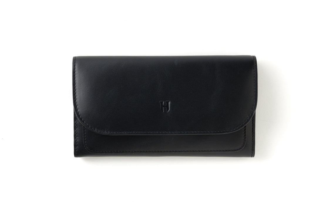 Lüks ve dayanıklı kadın fermuarlı deri RFID korumalı cüzdan, şık ve güvenli.